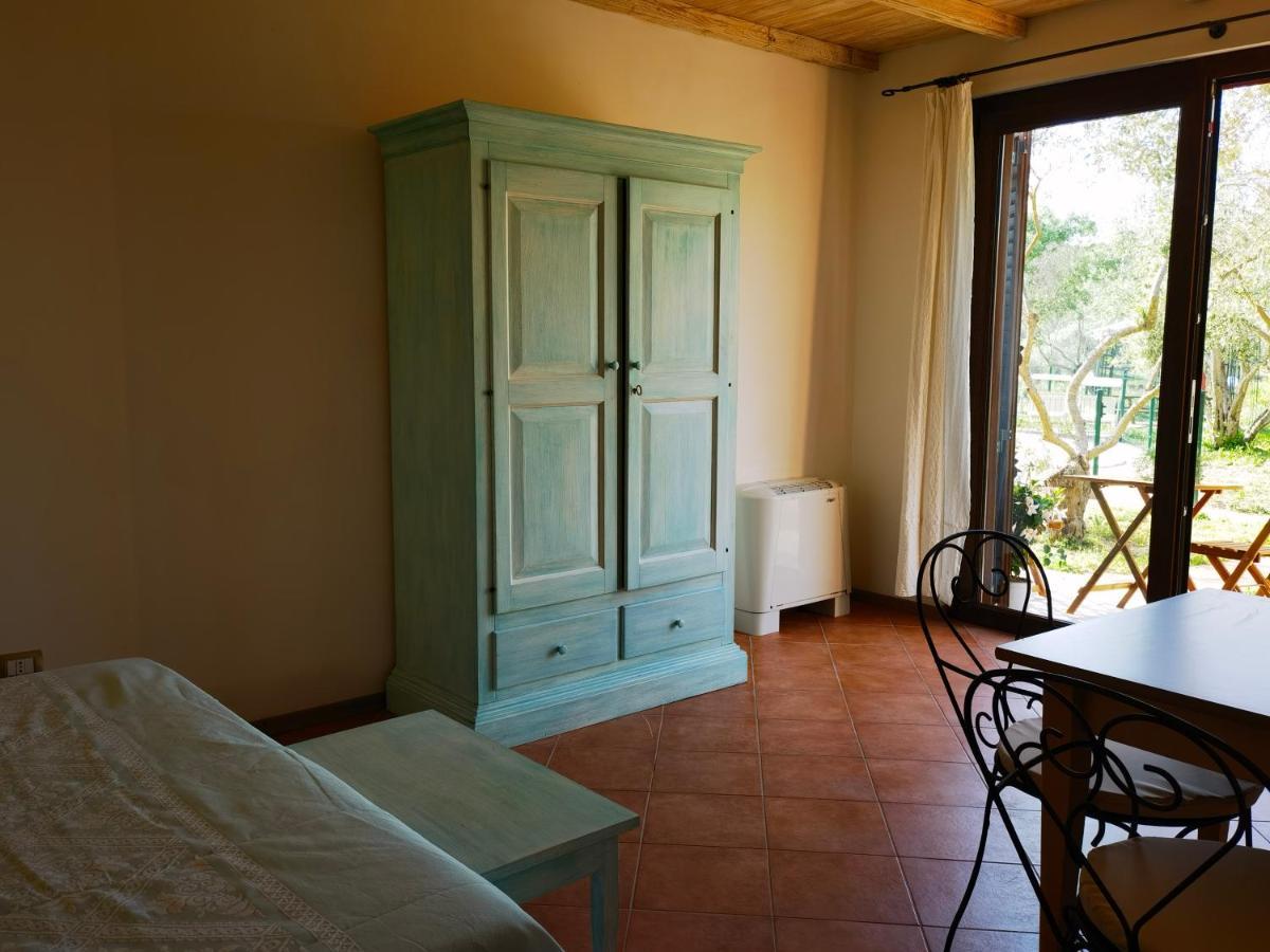 La Corte Degli Ulivi - Albergo Rurale Tresnuraghes Exterior photo